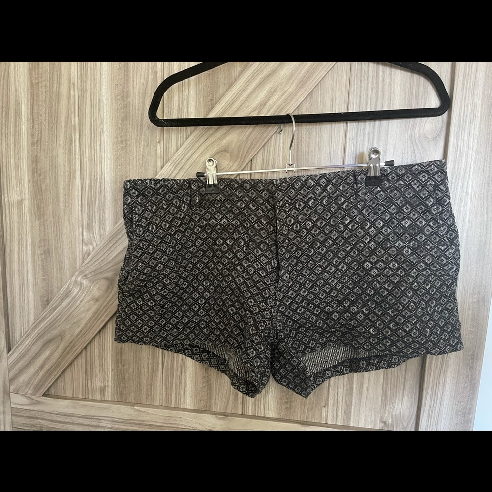 Women’s embroidered banana republic size 14 shorts